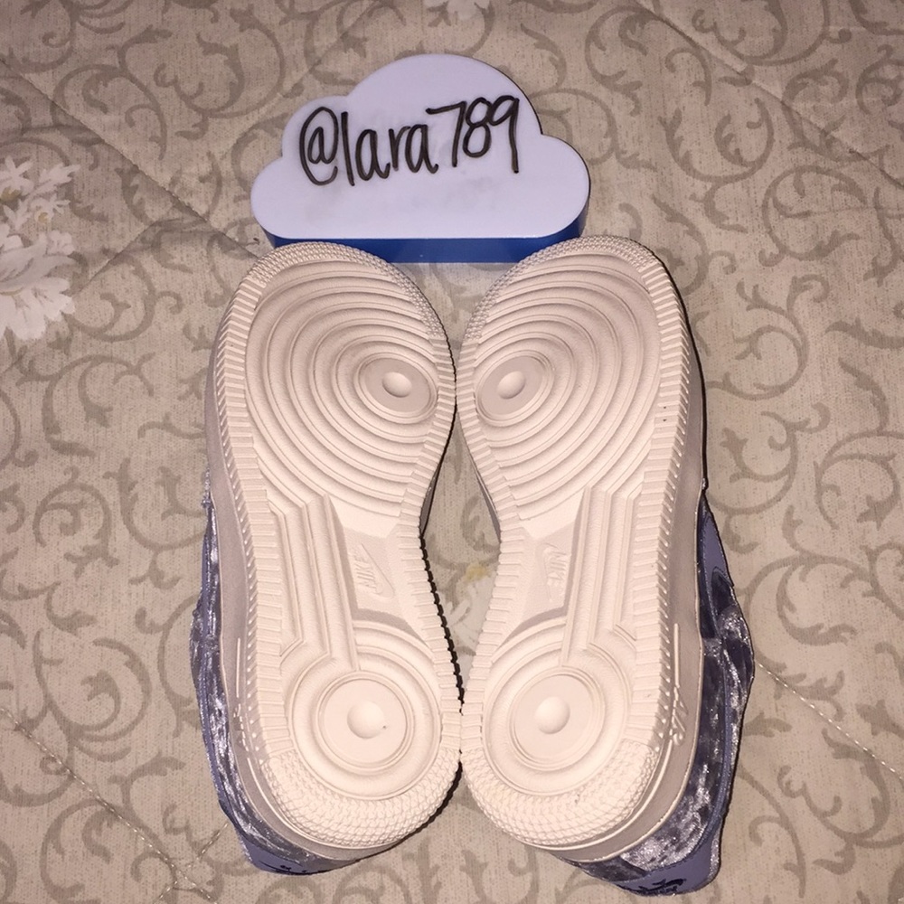 NIKE AIR FORCE 1 LV8 - Picture 5 of 7